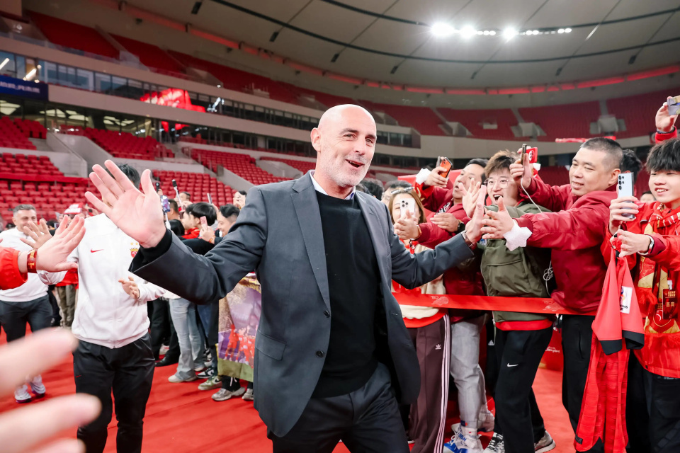 可以说是板, 希望能够带, 年半的合同 可以说是板, 希望能够带, 年半的合同