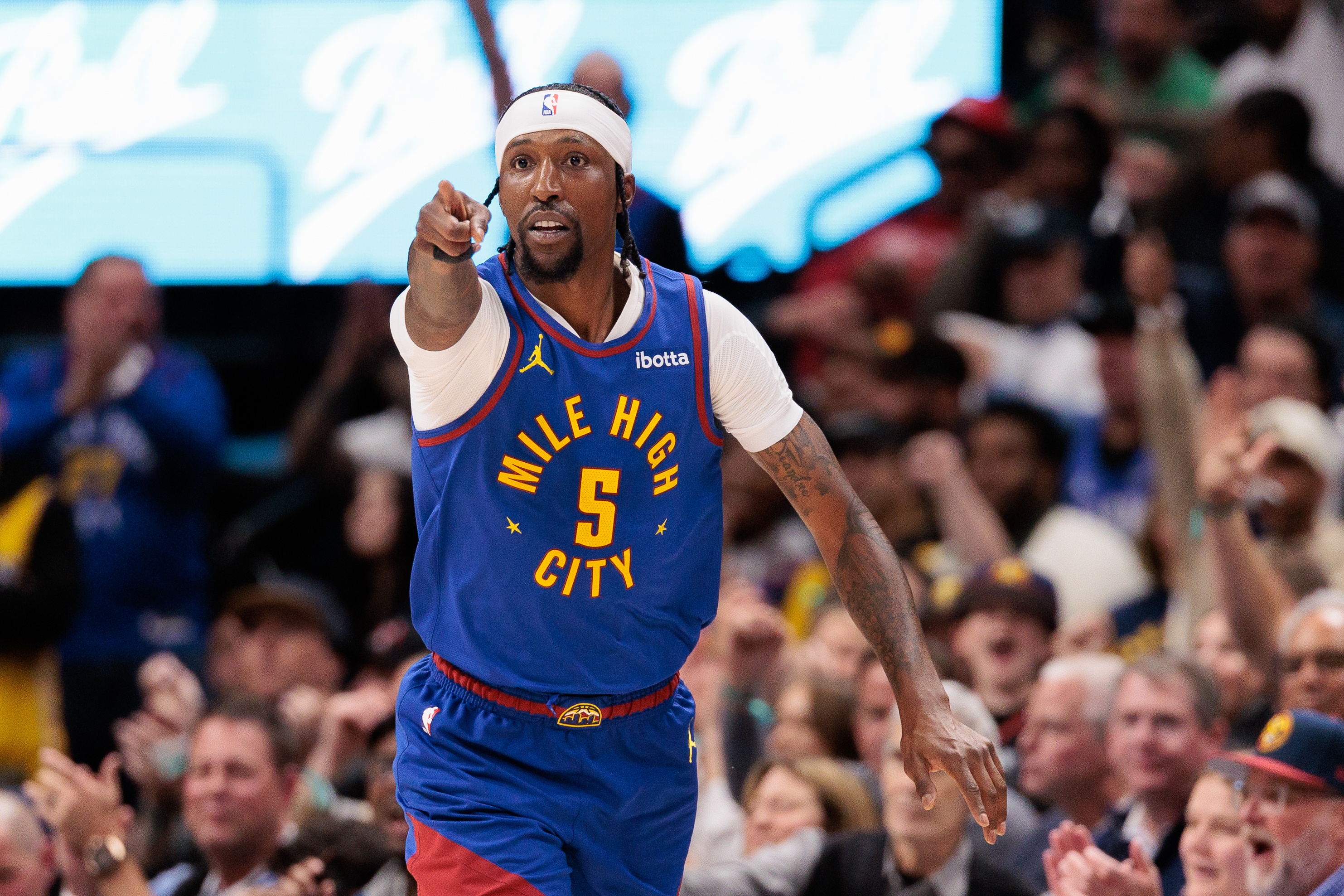 AA, stron, 球能力极强 AA, stron, 球能力极强